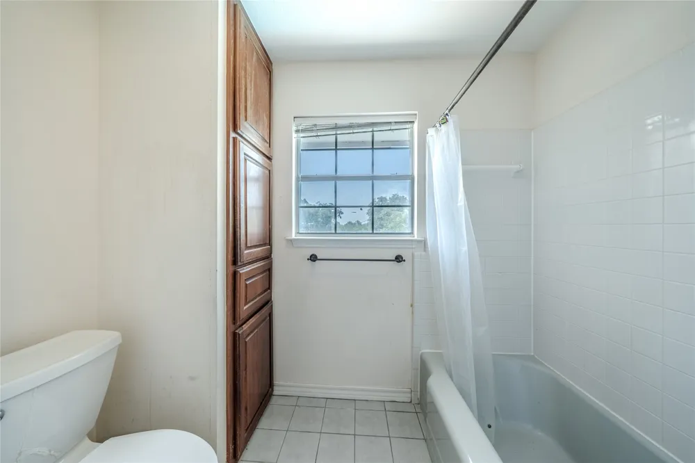 1202 Driftwood Drive Euless, TX 76040