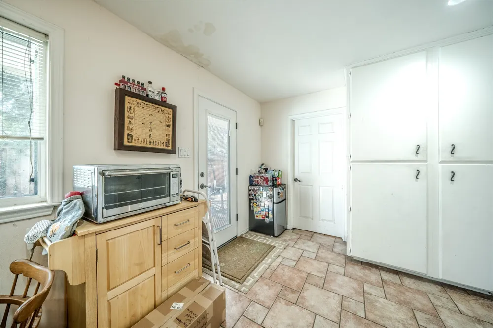 1202 Driftwood Drive Euless, TX 76040
