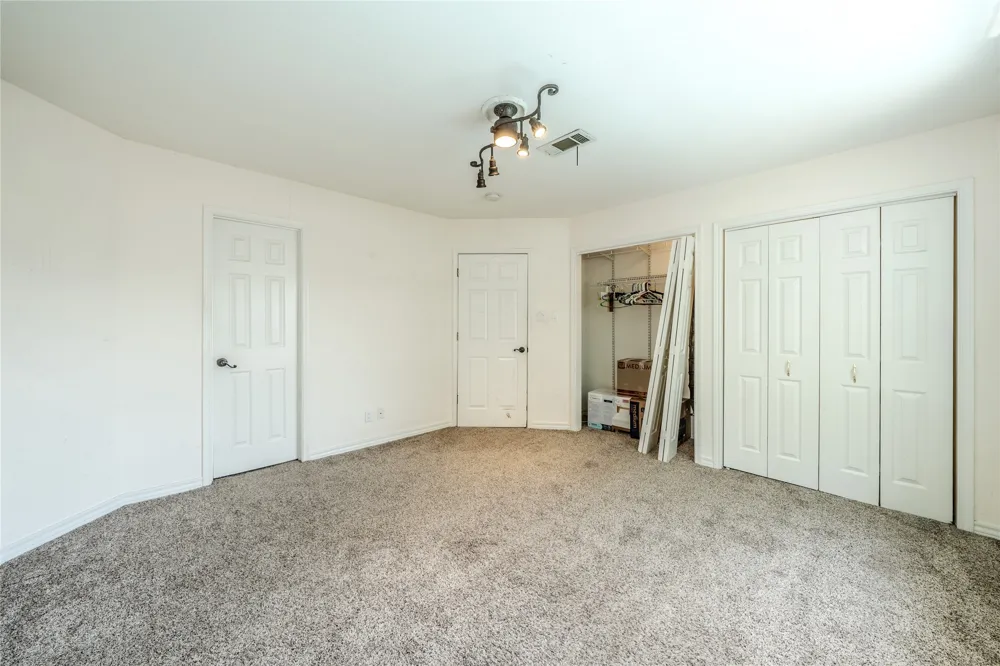 1202 Driftwood Drive Euless, TX 76040