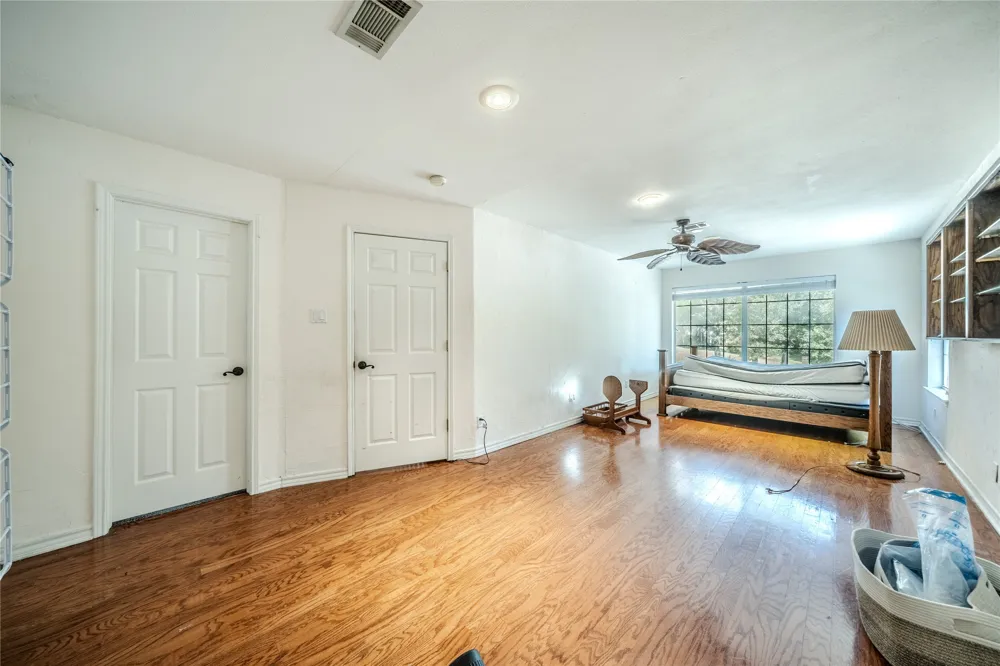 1202 Driftwood Drive Euless, TX 76040