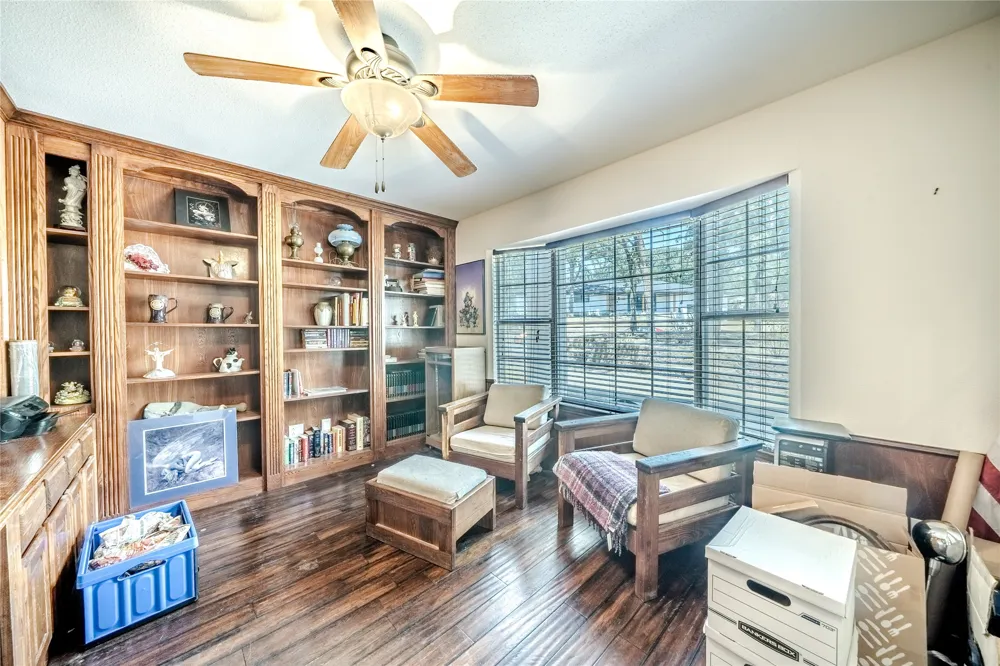 1202 Driftwood Drive Euless, TX 76040