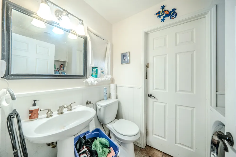 1202 Driftwood Drive Euless, TX 76040