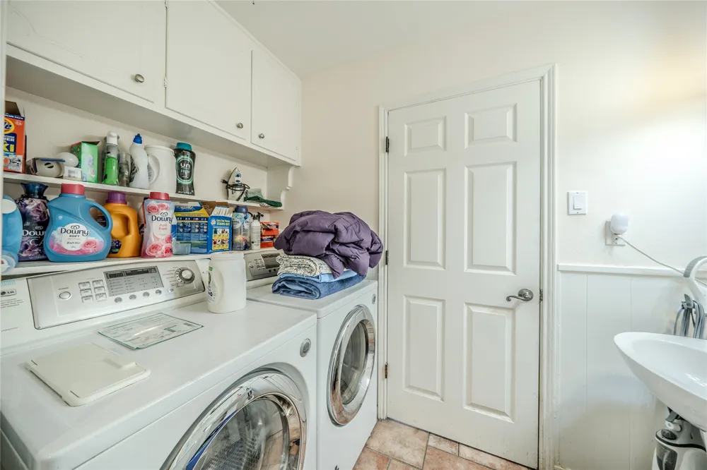 1202 Driftwood Drive Euless, TX 76040