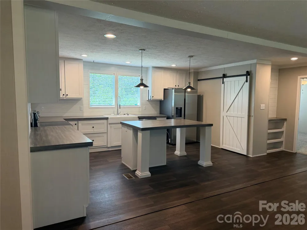 66 Neely Drive Hendersonville, NC 28792