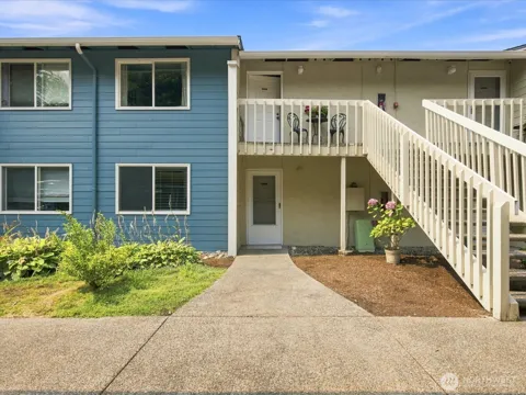 9484 Redmond-Woodinville Road NE #C204