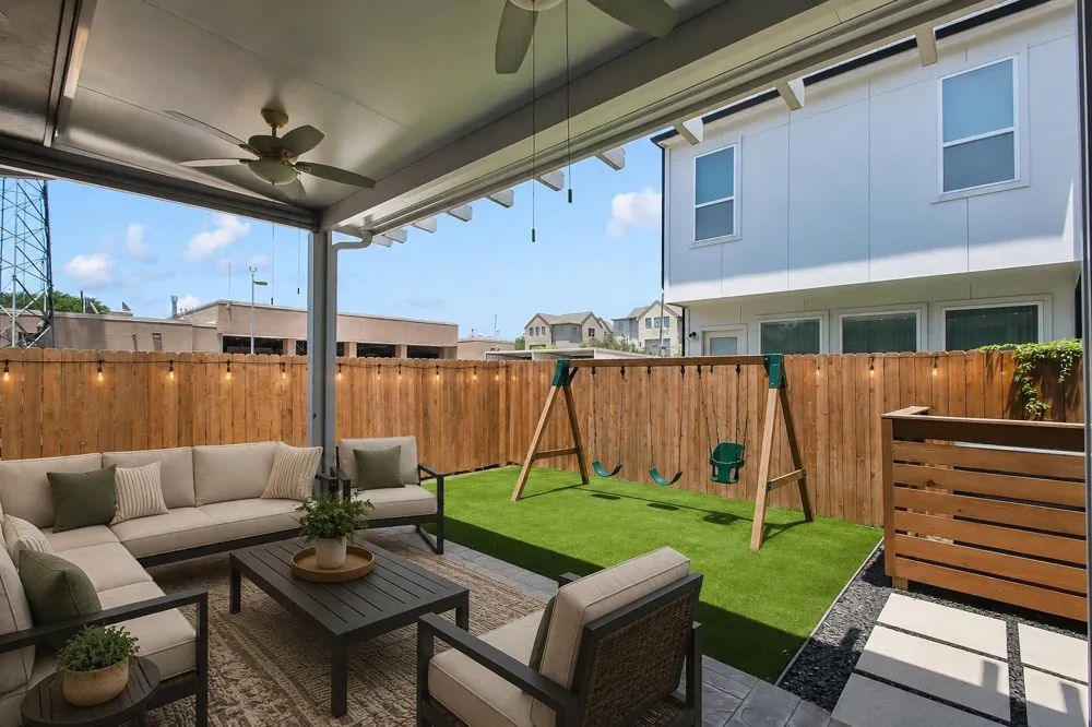 5328 Larkin Street Houston, TX 77007