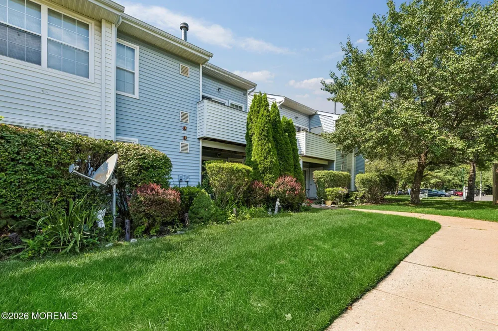 21 Jockey Lane Tinton Falls, NJ 07753
