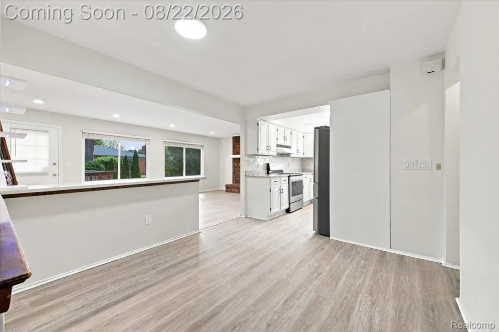 6874 Little Creek Drive Troy City, MI 48085