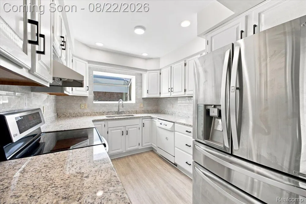 6874 Little Creek Drive Troy City, MI 48085
