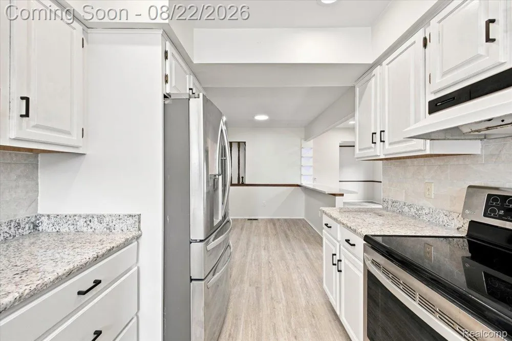 6874 Little Creek Drive Troy City, MI 48085