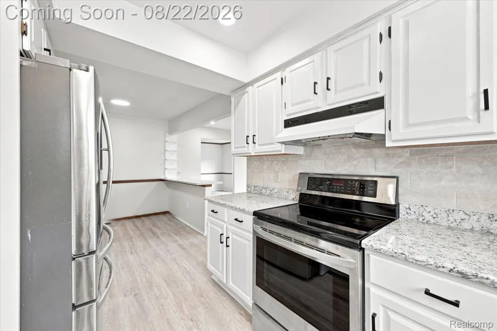 6874 Little Creek Drive Troy City, MI 48085