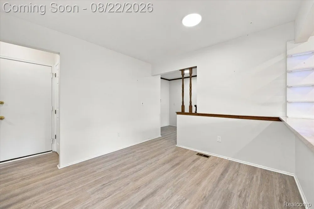6874 Little Creek Drive Troy City, MI 48085