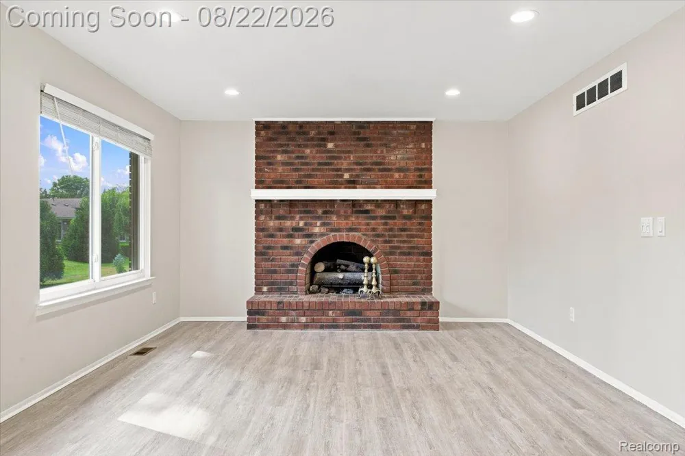 6874 Little Creek Drive Troy City, MI 48085