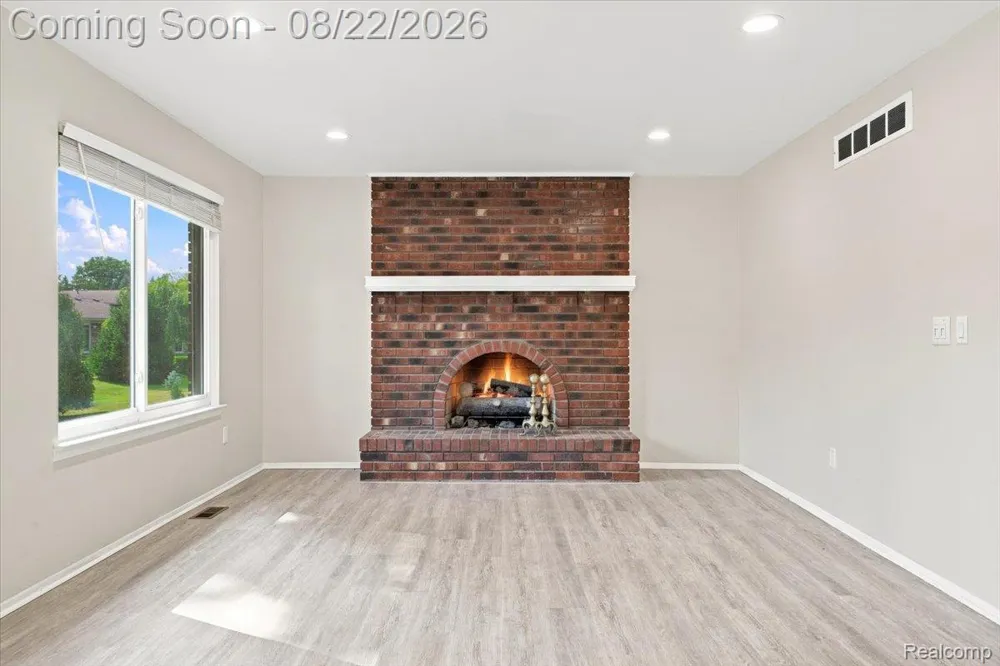 6874 Little Creek Drive Troy City, MI 48085