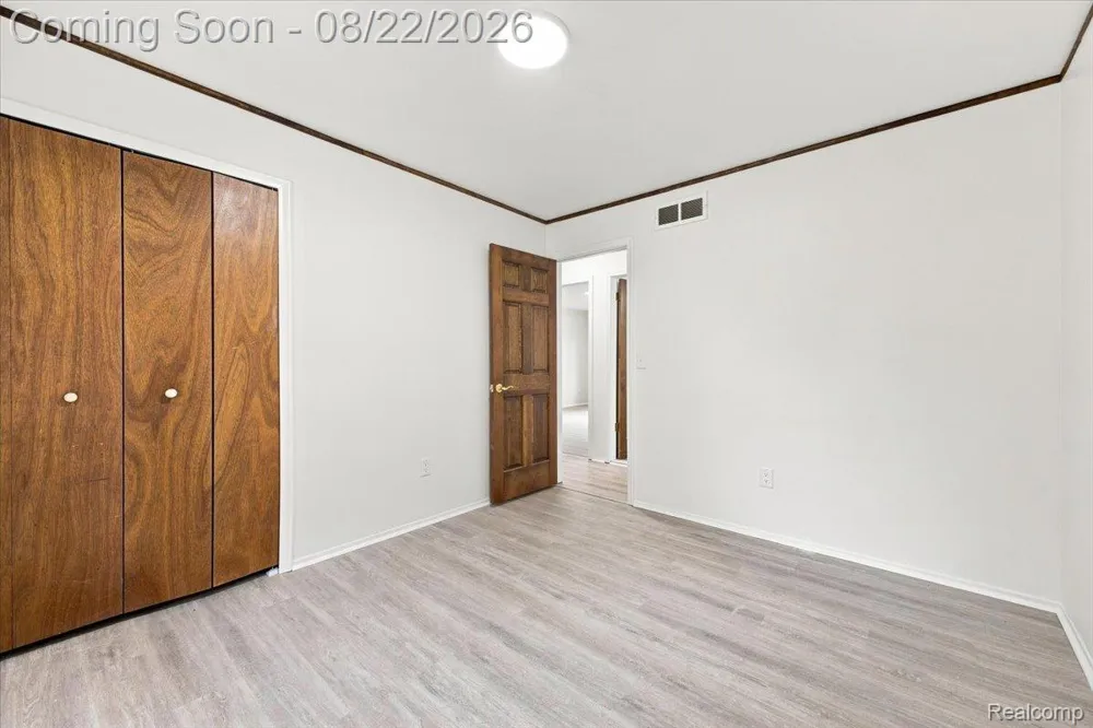 6874 Little Creek Drive Troy City, MI 48085