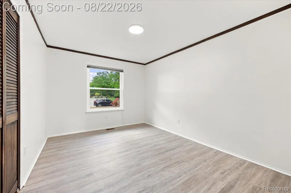 6874 Little Creek Drive Troy City, MI 48085