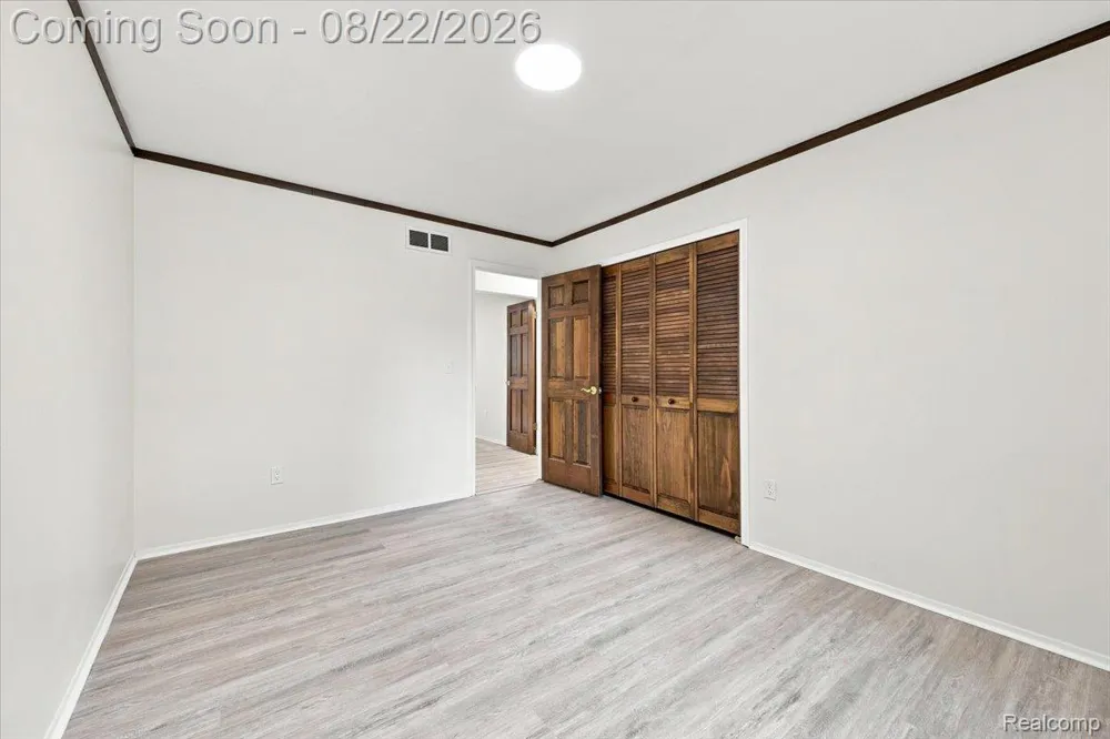 6874 Little Creek Drive Troy City, MI 48085