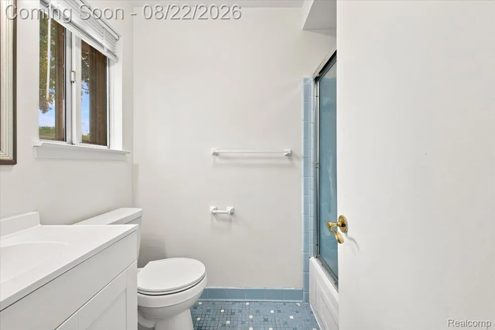 6874 Little Creek Drive Troy City, MI 48085