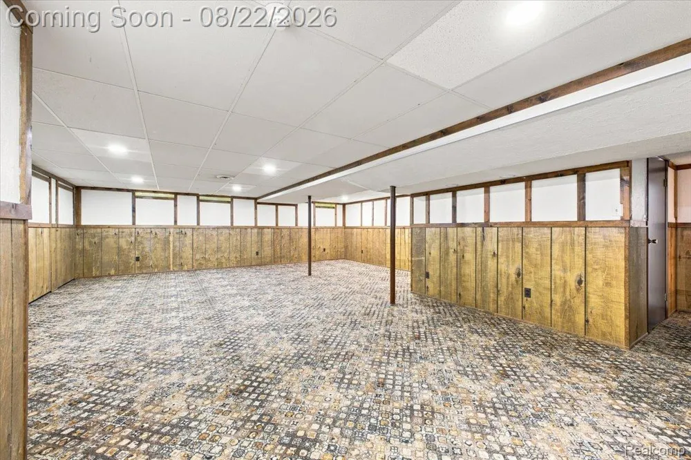 6874 Little Creek Drive Troy City, MI 48085