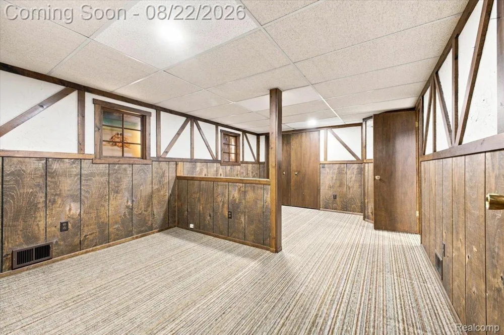 6874 Little Creek Drive Troy City, MI 48085