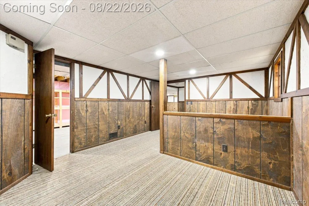 6874 Little Creek Drive Troy City, MI 48085