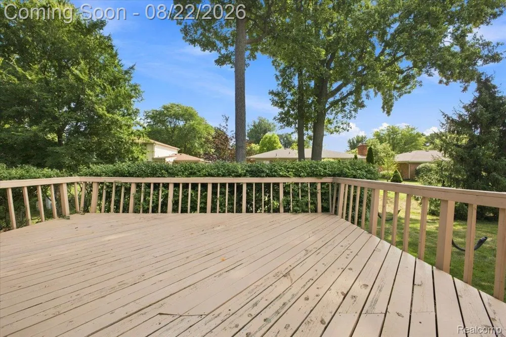 6874 Little Creek Drive Troy City, MI 48085