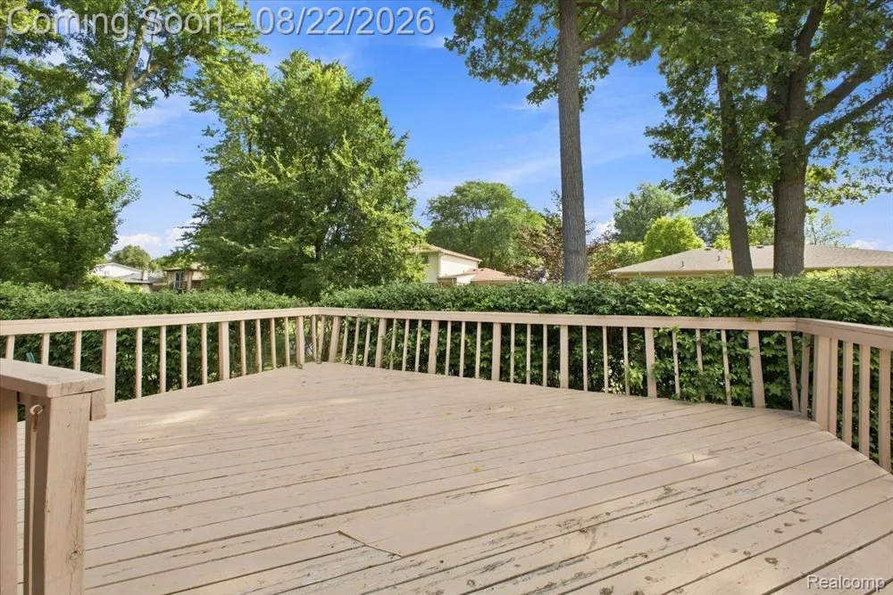 6874 Little Creek Drive Troy City, MI 48085