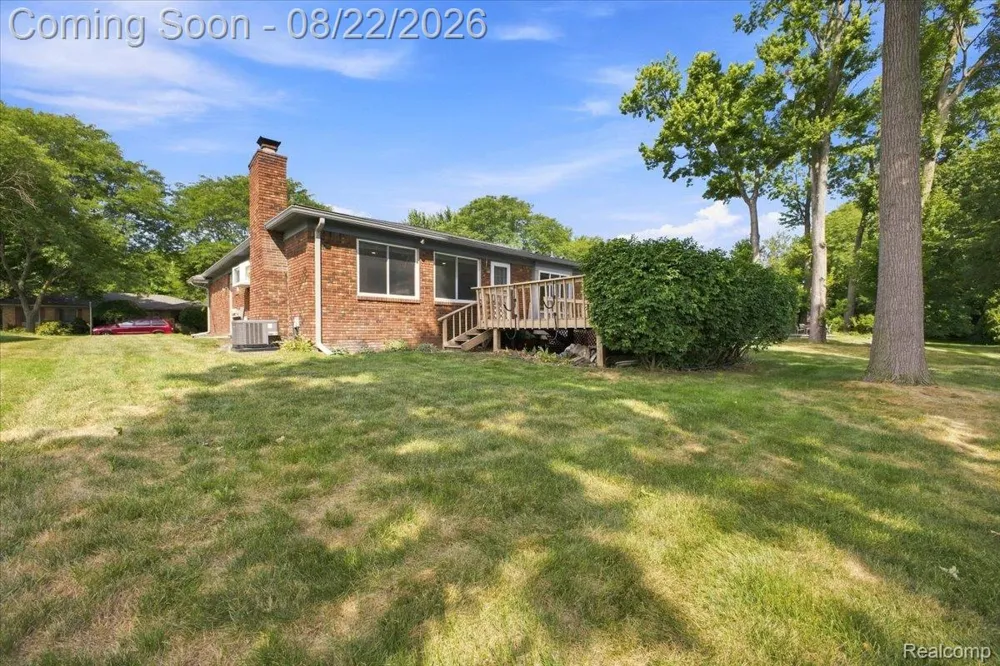 6874 Little Creek Drive Troy City, MI 48085