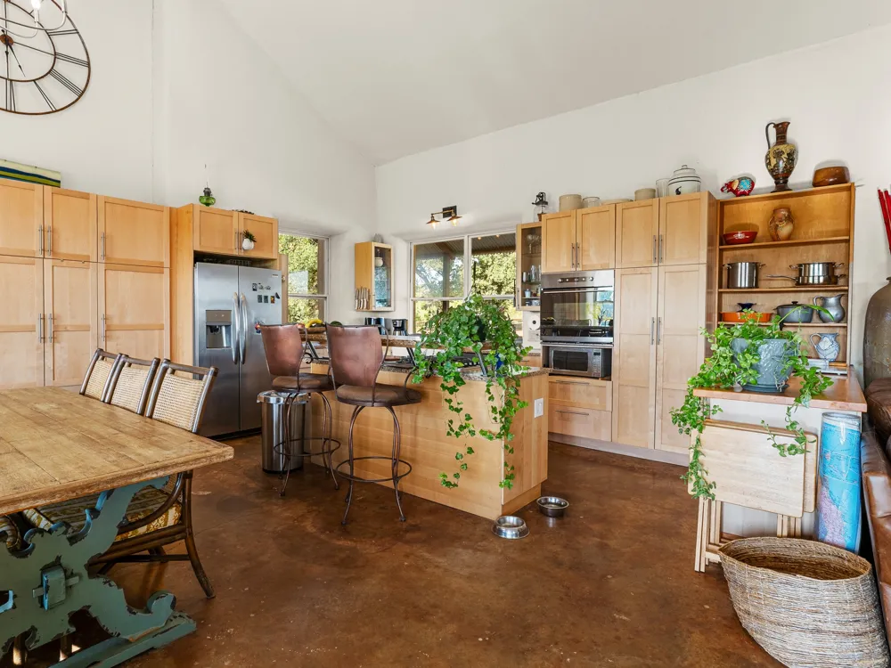 1037 Private Road 4481 Decatur, TX 76234