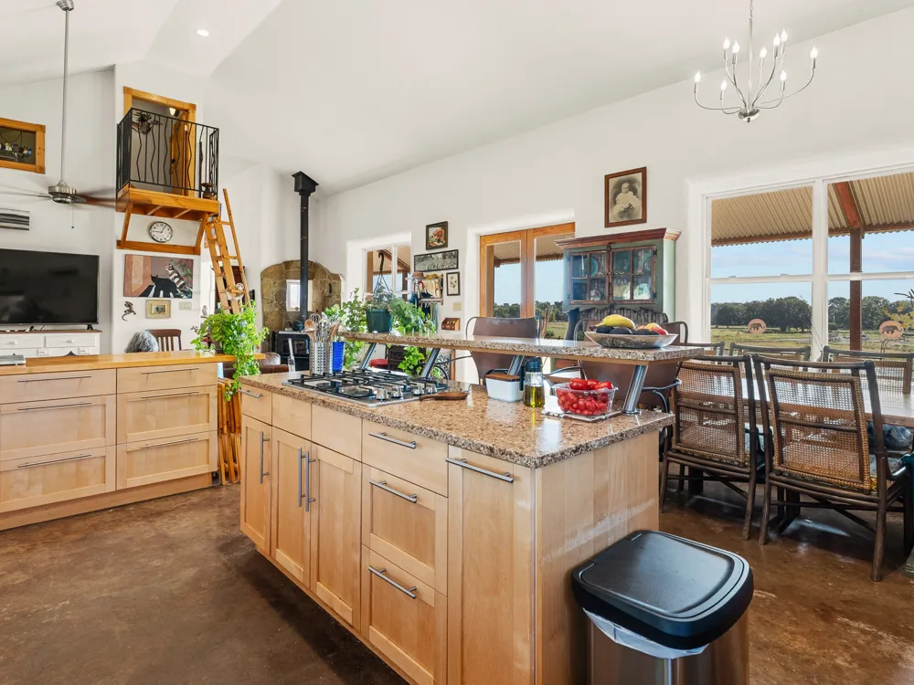 1037 Private Road 4481 Decatur, TX 76234