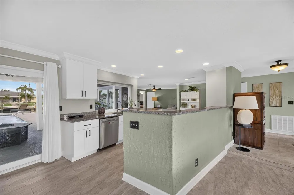 6314 WISTERIA LANE Apollo Beach, FL 33572