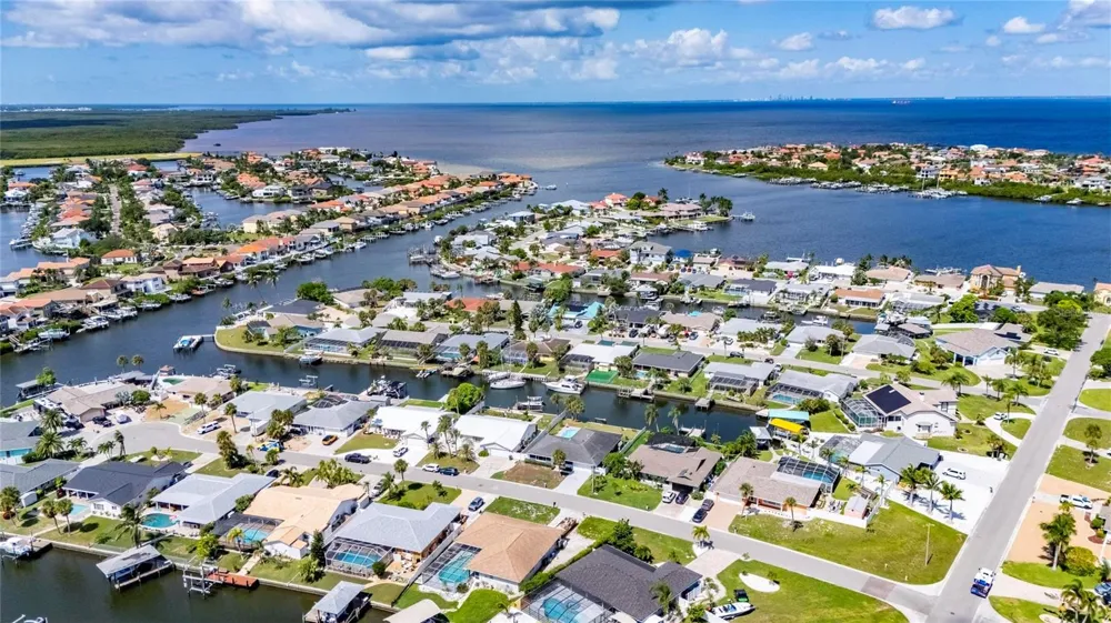 6314 WISTERIA LANE Apollo Beach, FL 33572