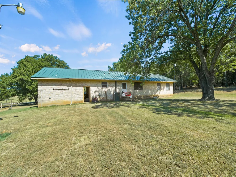 2045 County Road 113 Whitesboro, TX 76273