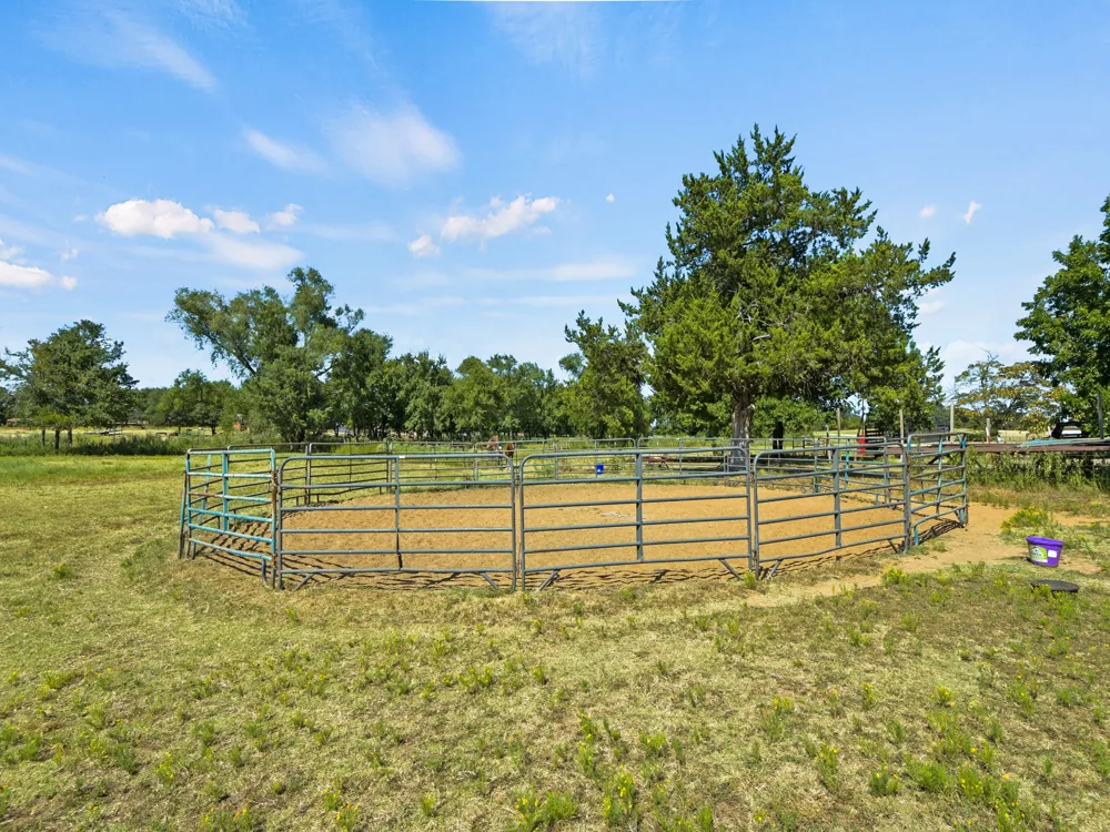 2045 County Road 113 Whitesboro, TX 76273