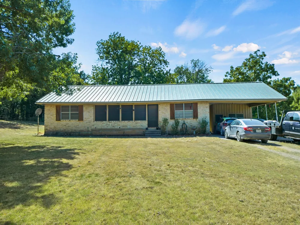 2045 County Road 113 Whitesboro, TX 76273