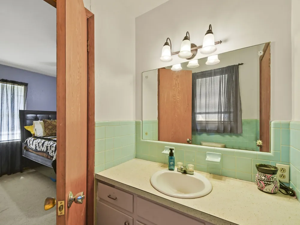 2045 County Road 113 Whitesboro, TX 76273