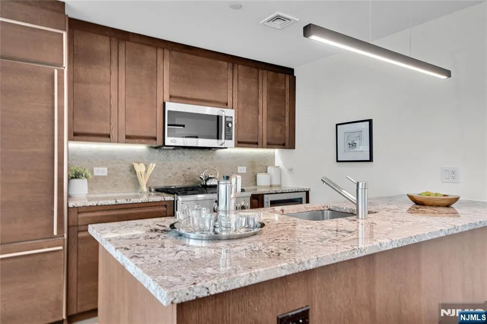 1000 Ave At Port Imperial 102 Weehawken, NJ 07086