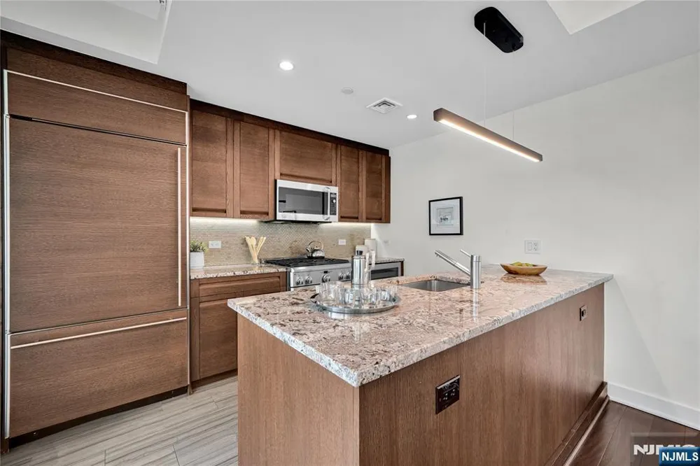 1000 Ave At Port Imperial 102 Weehawken, NJ 07086