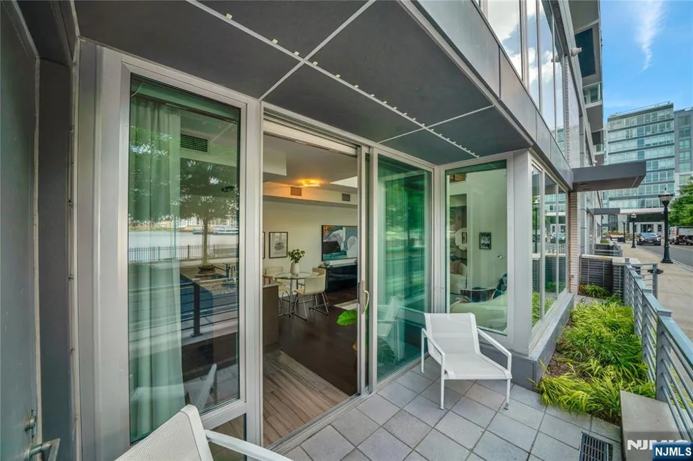 1000 Ave At Port Imperial 102 Weehawken, NJ 07086