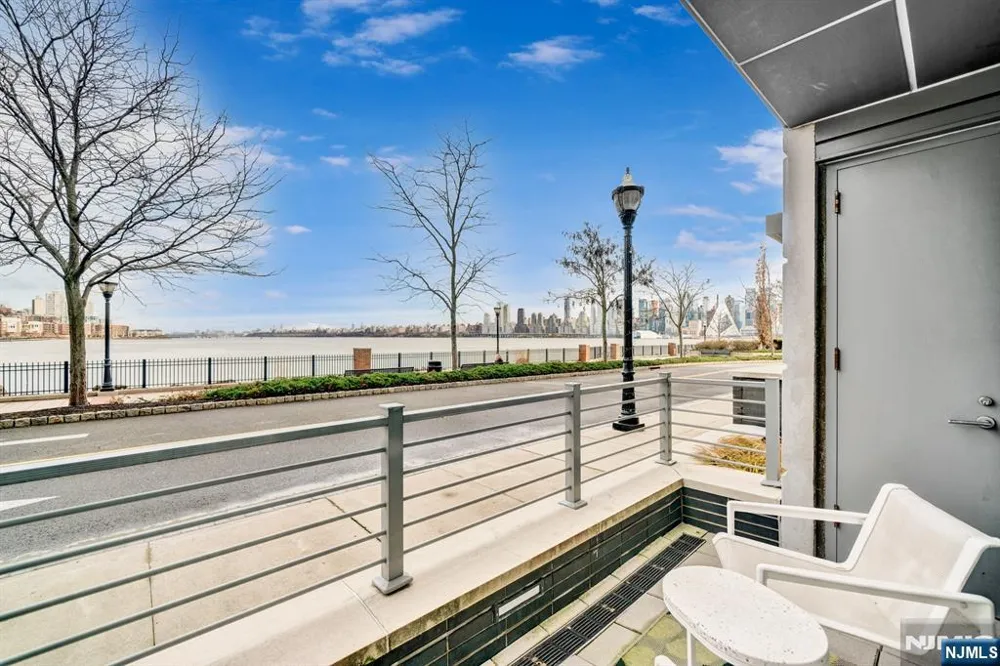 1000 Ave At Port Imperial 102 Weehawken, NJ 07086