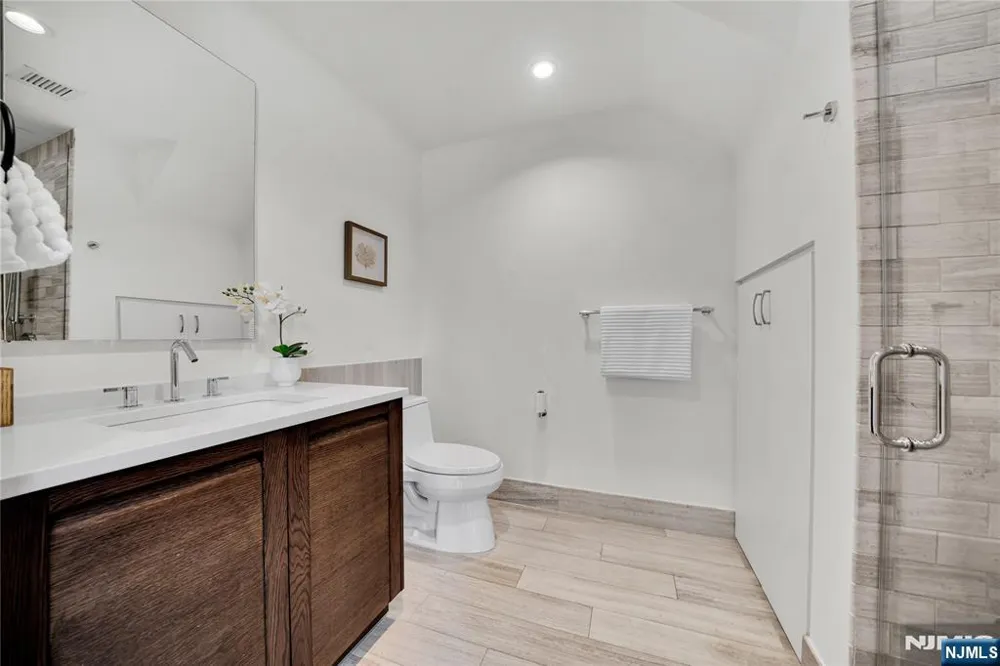 1000 Ave At Port Imperial 102 Weehawken, NJ 07086