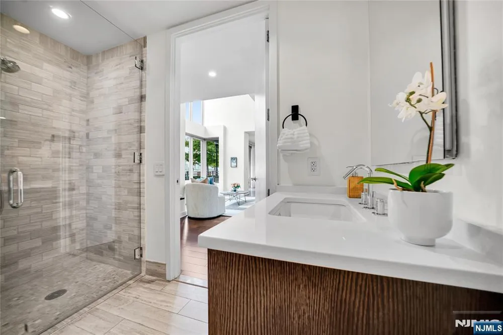 1000 Ave At Port Imperial 102 Weehawken, NJ 07086