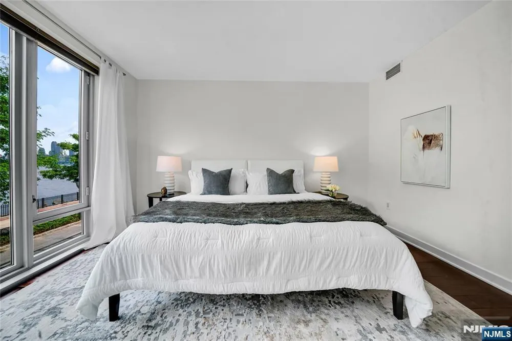 1000 Ave At Port Imperial 102 Weehawken, NJ 07086