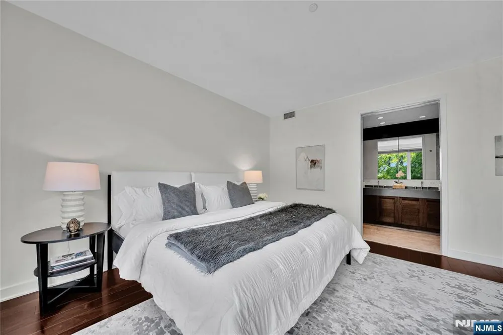 1000 Ave At Port Imperial 102 Weehawken, NJ 07086