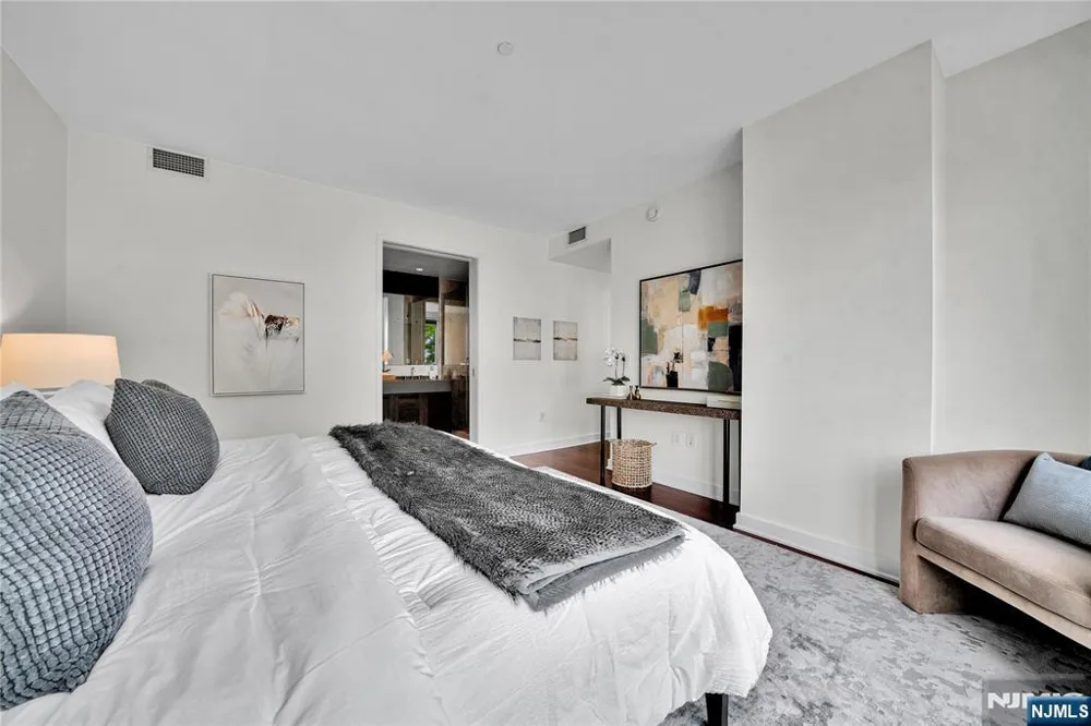 1000 Ave At Port Imperial 102 Weehawken, NJ 07086