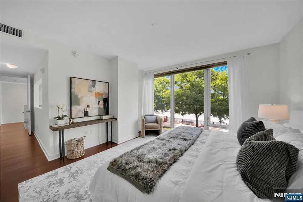 1000 Ave At Port Imperial 102 Weehawken, NJ 07086