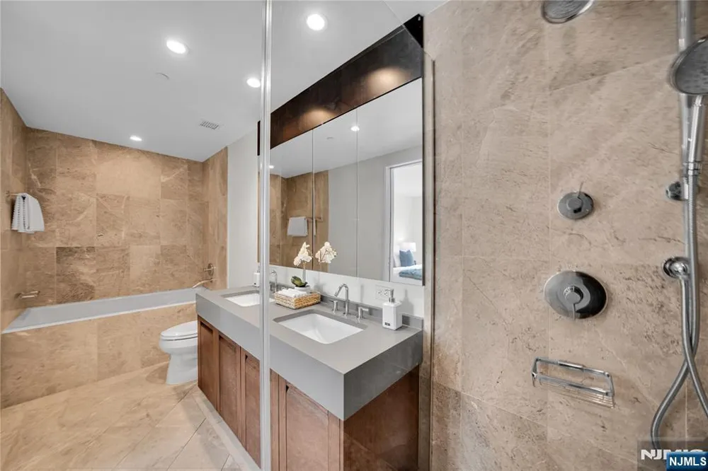 1000 Ave At Port Imperial 102 Weehawken, NJ 07086