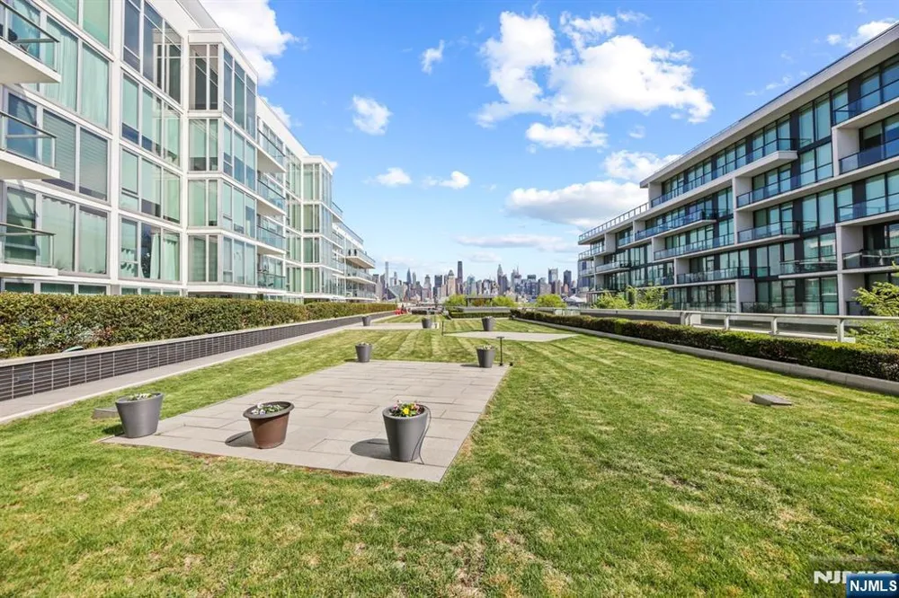 1000 Ave At Port Imperial 102 Weehawken, NJ 07086