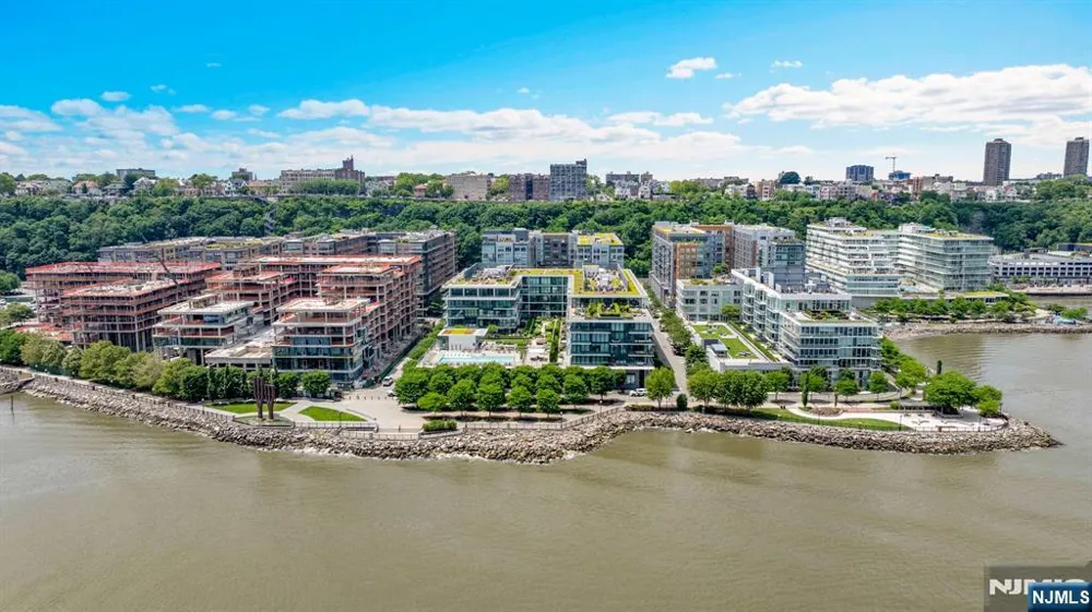 1000 Ave At Port Imperial 102 Weehawken, NJ 07086