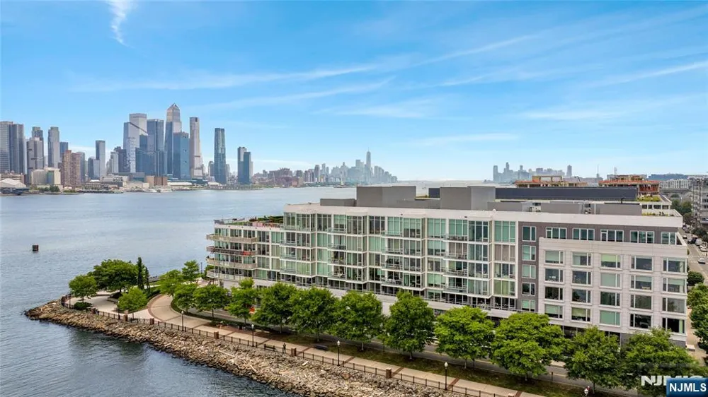 1000 Ave At Port Imperial 102 Weehawken, NJ 07086